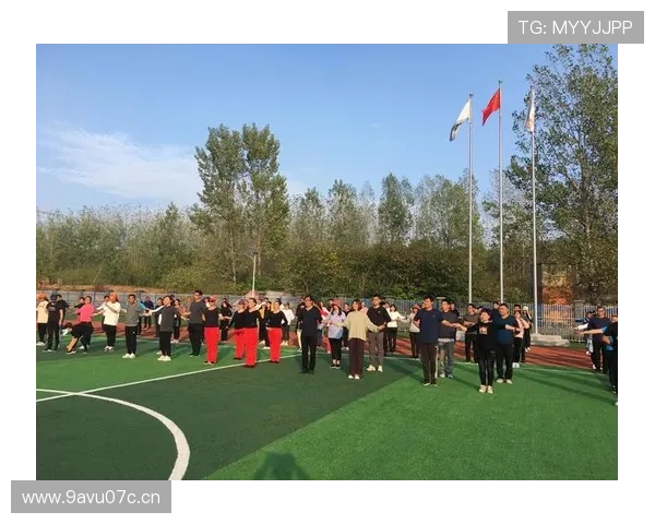 《探索体育世界的无限可能：从竞技场到全民健身的全景视角》 - 副本 (2)